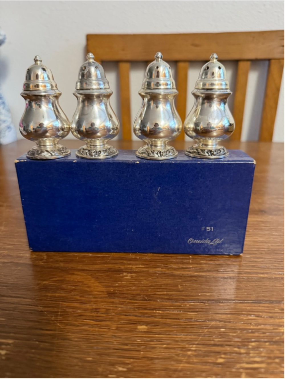 Vintage Oneida Ltd #51 Weighted Silverplate Salt Pepper Shakers Set of 4 w/ Box